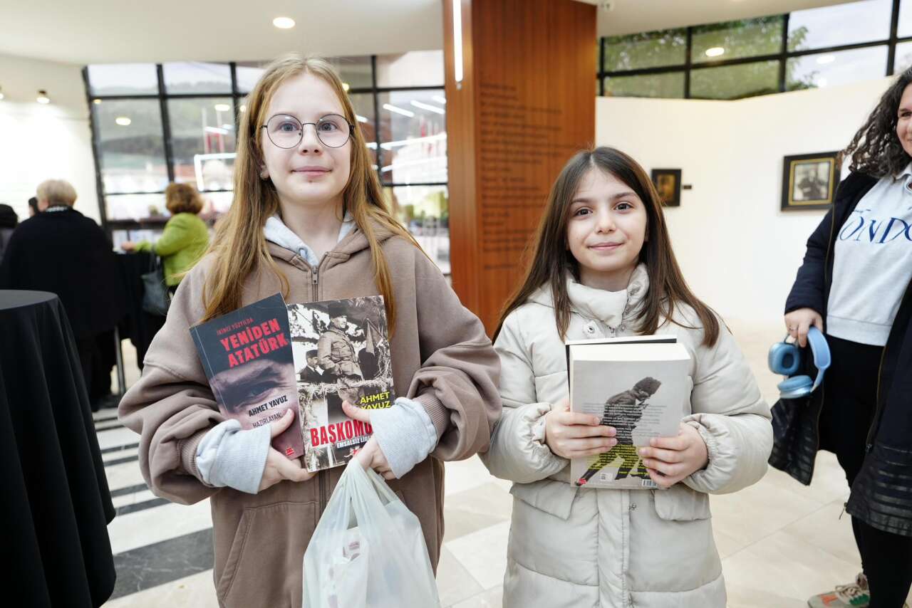 “Sarışın Bir Kurt” sergisi Manisa’da açıldı: 1907’den 1938’e uzanan yolculuk 4